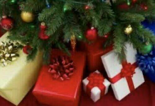 Luxury Mani or Pedi (Skincare Treatment) Christmas Treat Box 