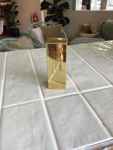 O&M Frizz Logic Serum