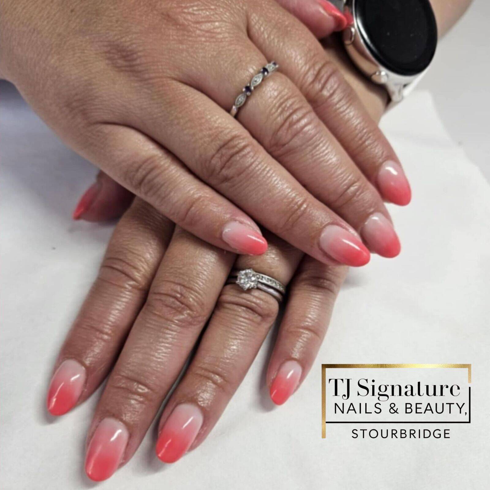 Soft coral ombré nails with a glossy, elegant finish.