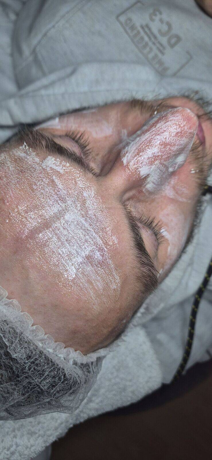 Auch Männer dürfen gerne zum ausreinigen kommen, such hier wirkt Maske L schon Wunder 😎