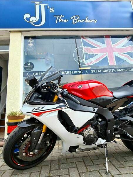 Round the world R1 Pappaclart Special in for a visit and a trim 🏁