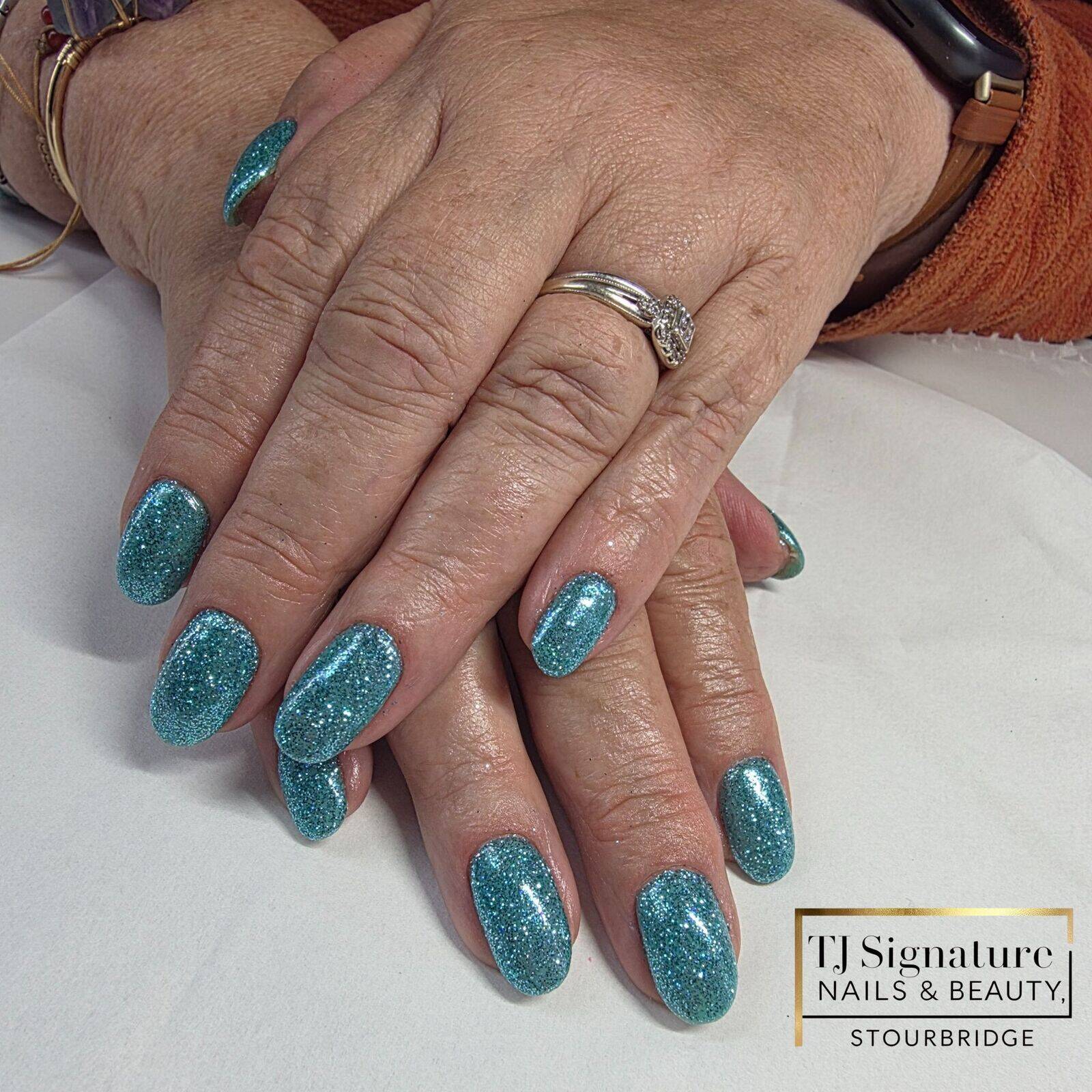 Builder gel with added sparkle – strong, elegant and long-lasting.