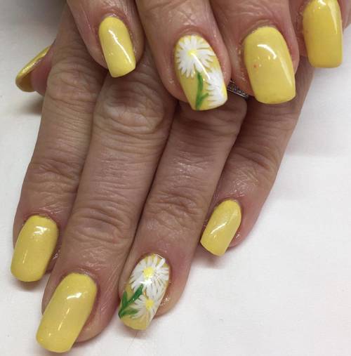 Simple pretty nails for our Leona Gard... very spring! 