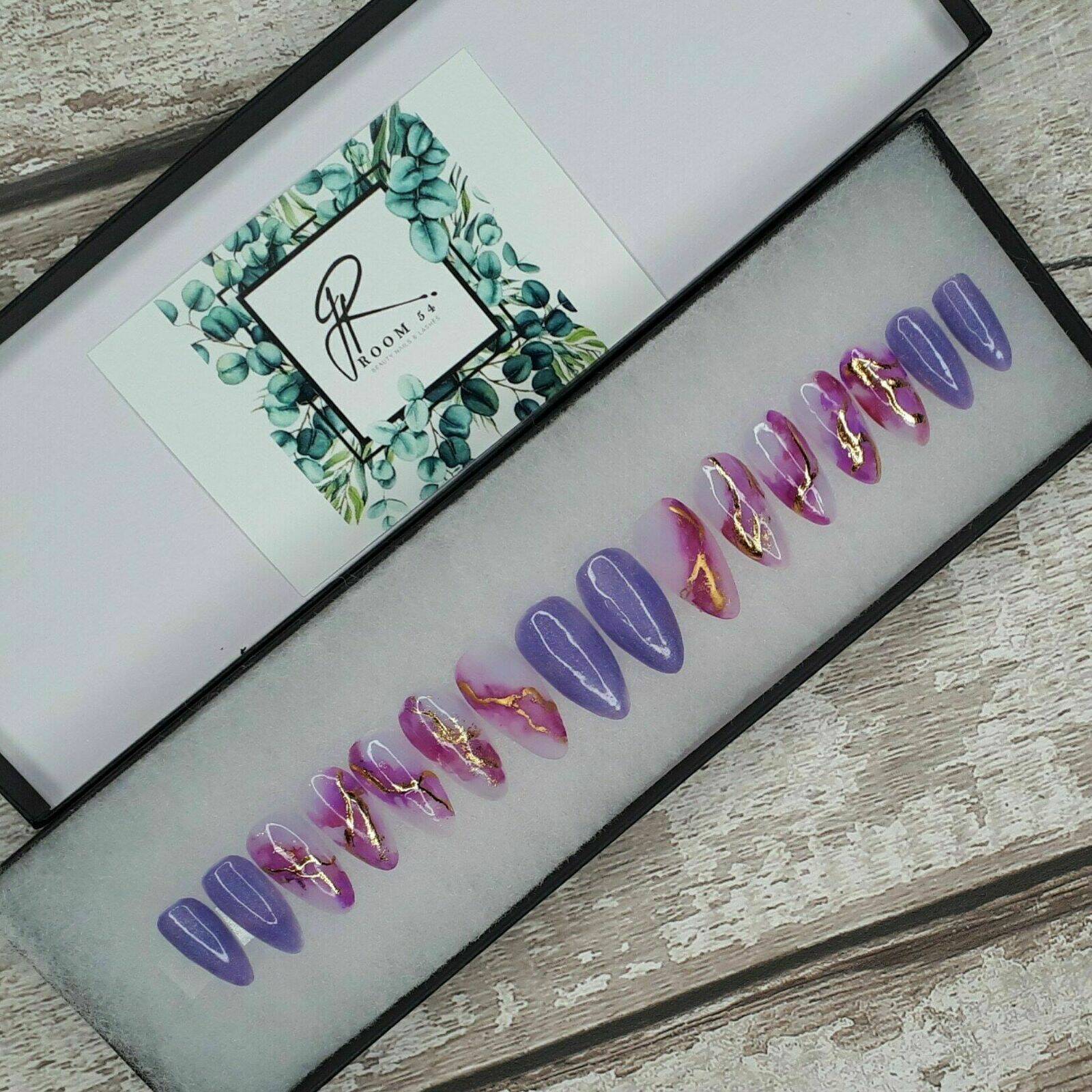 Custom press on nails £20