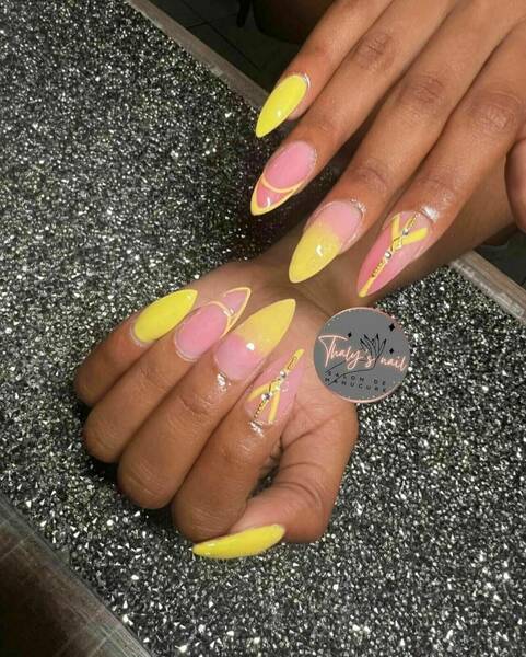 Remplissage gel sur ongles naturels 