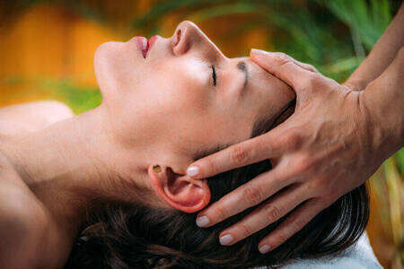 MASSAGE CRANIEN INDIEN ALLONGE