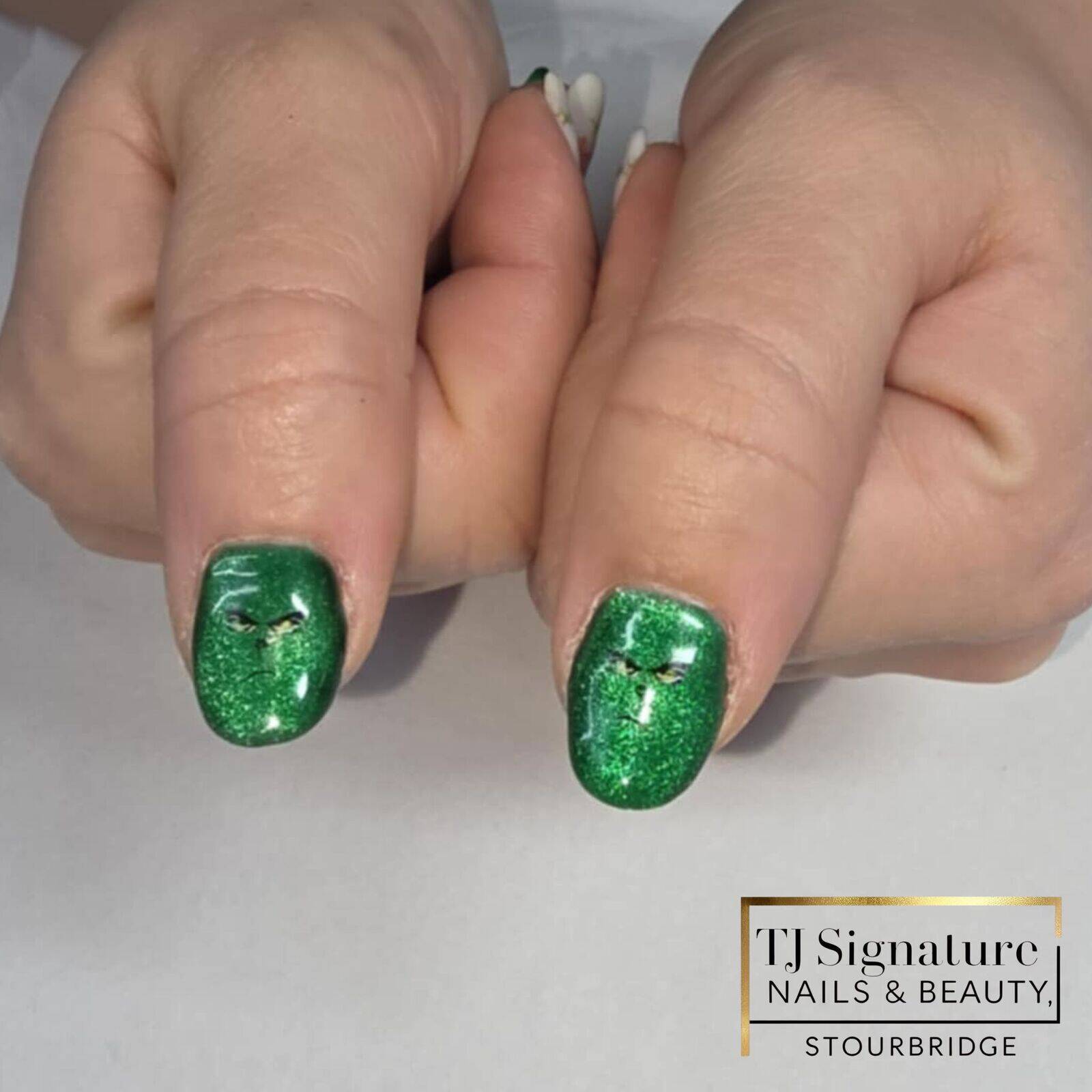 Grinch-inspired festive nails with classic Christmas reds and greens, playful swirls and fun seasonal motifs — full of personality and totally unique for each client. 🎄💚