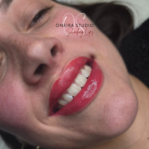 Note : Le gonflement des lèvres est une reaction normale et de nature transitoire. Les lèvres retrouvent leur volume initiale après 2-3 heures.