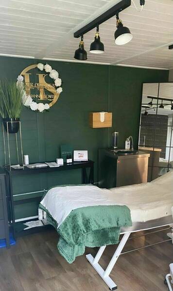 The studio is located in a Garden room LS25. 