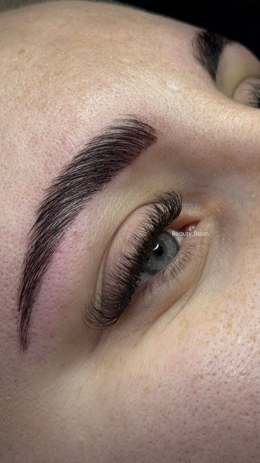 Browlift / épilation au fil 