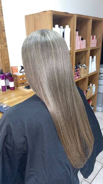 Lissage indien Ayurvédique sur cheveux frisés